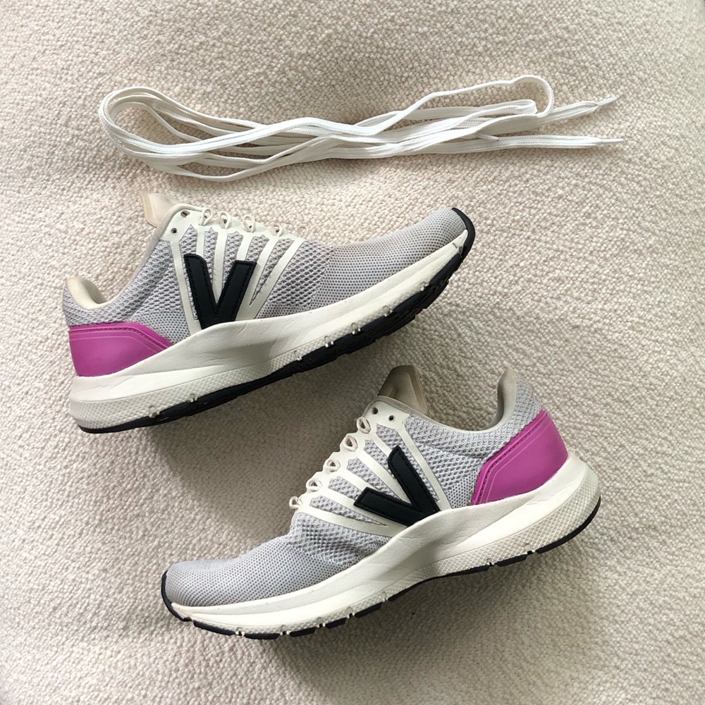 Veja Cream and Black Sneakers Modern Athletic Design - Picture 4 of 12